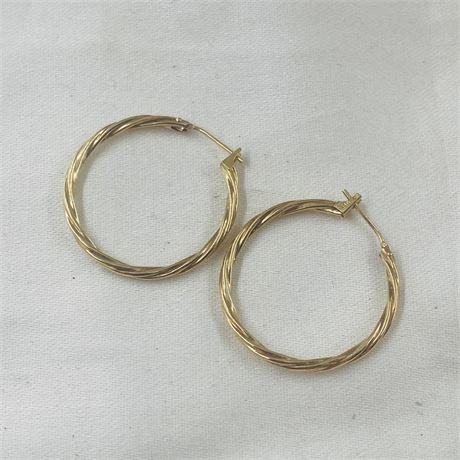 1.08g 14k Gold Earrings