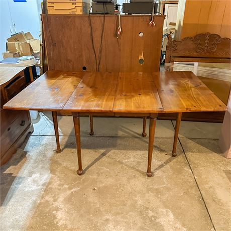Antique Queen Anne-Style Drop-Leaf Table