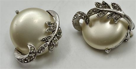 Judy Lee cabochon pearl earrings