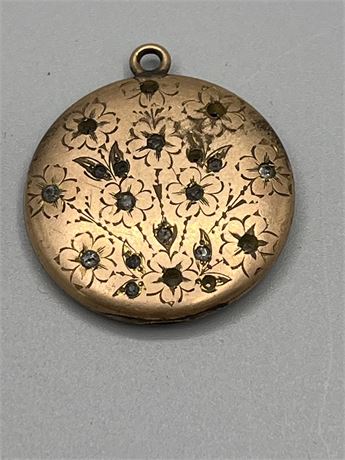 Gold filled  flowered  locket 4.24 g