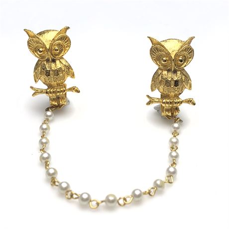Vintage Gold Tone Owl & Faux Pearl Sweater Stay / Collar Clip