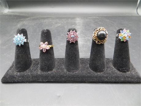 4 Glittery Fancy Rhinestone Rings & 1 Black Stone Ring