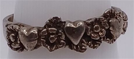 Sterling flower/heart design ring 2.5 g size 6.5