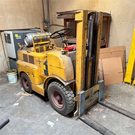 Heavy Industrial Tow Motor w/ Brand New Custom Battery