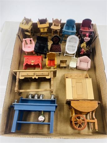 Lot of Vtg Miniature Chairs, Kitchen Items