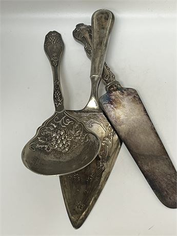 TOWLE and other silver plated serving spoons lot