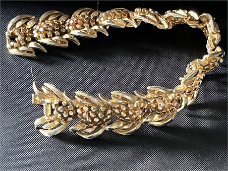 Lisner signed  linked goldtone bracelet