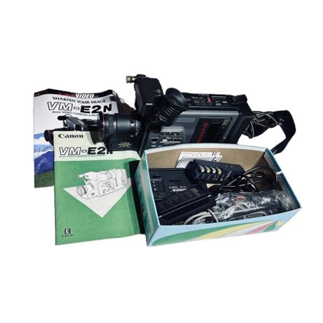 Vintage 8mm Cannon Video Camera & Recorder