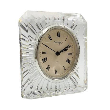 Concept Quartz Oval-Faced Clock