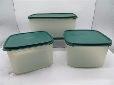 NEW VINTAGE TUPPERWARE MEDIUM SQUARE & 2 RECTANGLE CONT. W/GREEN LIDS