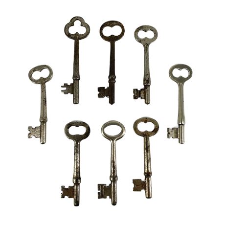 Lot of Vintage Skeleton Keys