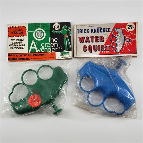 The Green Avenger Squirt Gun / Trick Knuckle Water Squirt