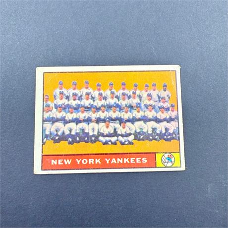 1961 Topps Yankees Team Card #228