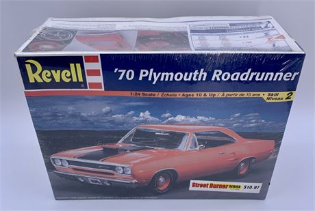 NOS Revell 1:24 1970 Plymouth Roadrunner Muscle Car Model