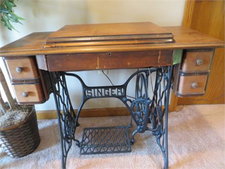 Singer Sewing Machine w/Oak Cabinet