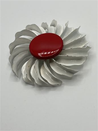 Metal Retro, red and white enamel flowered brooch
