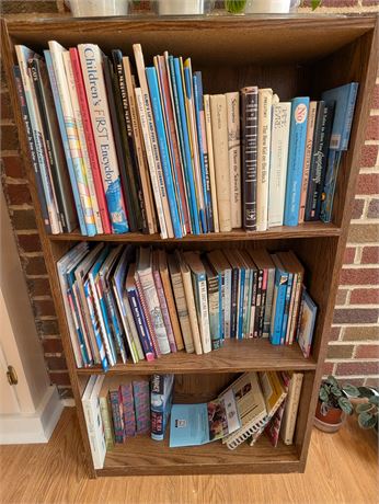 Lot Bookshelf + All Books on 3 shelves