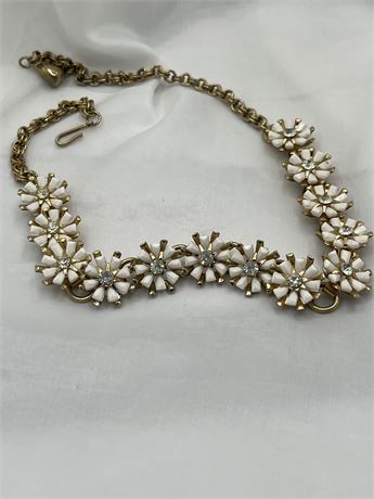 Rhinestone and plastic flowers necklace