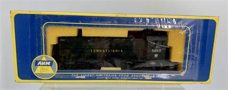 Clean AHM Railroad Locomotive HO Scale Train Car in the Box
