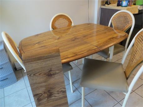 Kitchen Table w/Leaf & 4 Chairs