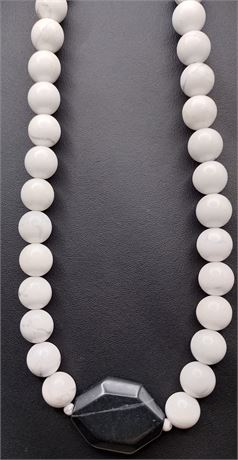 Howlite bead necklace 18 in