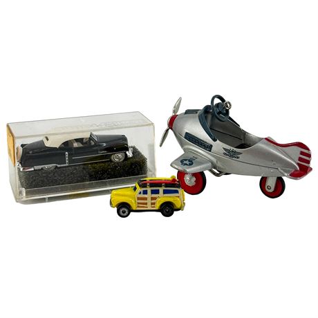 Lot of Tiny Vintage Vehicles