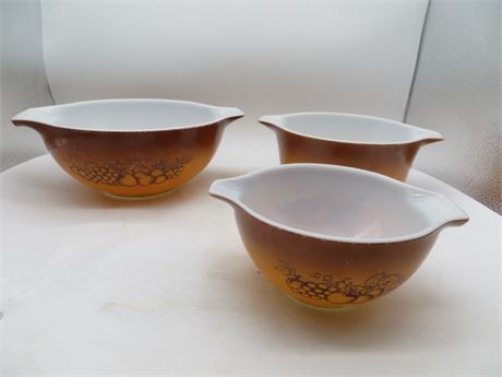 3 PYREX VINTAGE BOWLS 2 HARVEST BROWN OLD ORCHARD & 1 BROWN BOWL