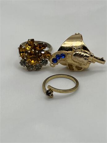 Three misc vintage  rings lot