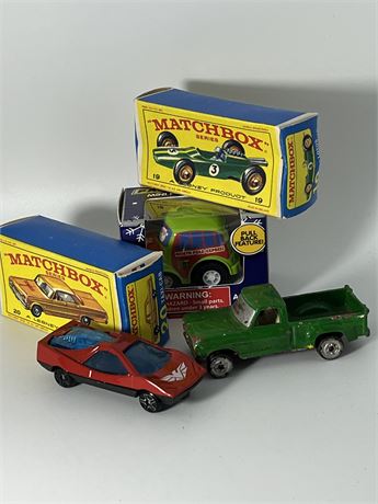 Box lot of matchbox and hot wheels cars