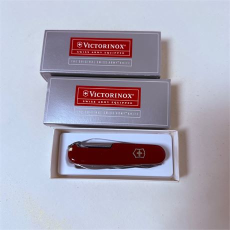 2 Swiss Army Knives