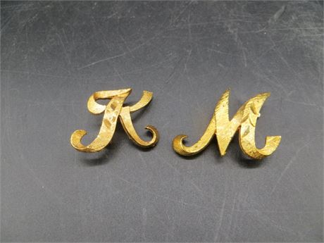 MAMSELLE "M" PIN & "K" BRUSHED GOLD PINS