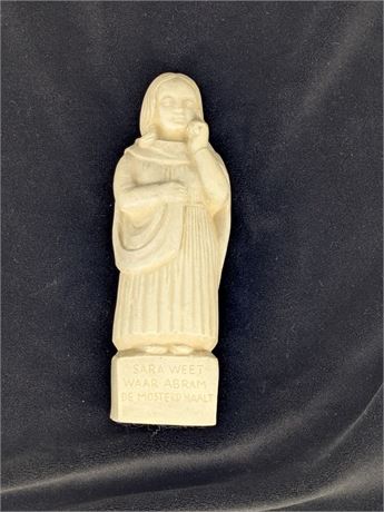 Rare Sara Weet Figurine Netherlands 5.5" Knows Where Abram Hides Mustard Dutch