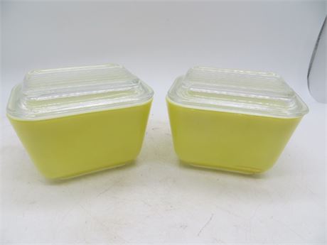 2 VINTAGE PYREX REFRIGERATOR DISHES YELLOW COLOR & CLEAR RIBBED GLASS LID