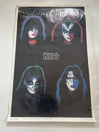 Kiss Poster