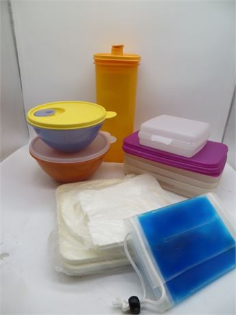 NEW VINTAGE TUPPERWARE PITCHER W/STRAINER, 2 ROUND, 3 RECTANGLE,