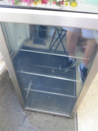BEVERAGE REFRIGERATOR W/GLASS DOORS