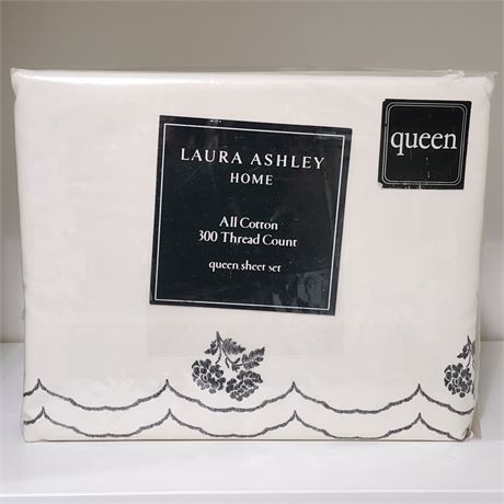 NEW Laura Ashley 100% Cotton Queen Size Guilford Cream Sheet Set
