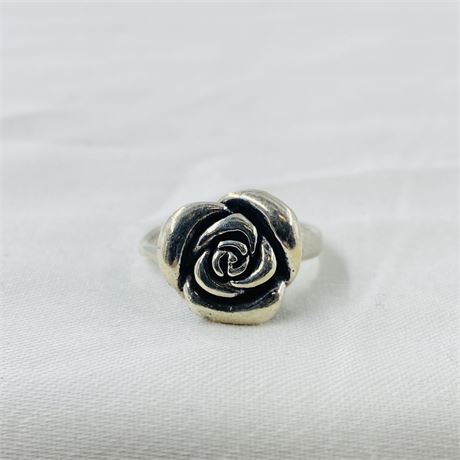 4.2g Sterling Ring Size 8.25