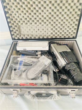 Vintage Camcorder w/ Tons of Extras