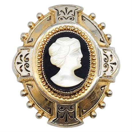 Unsigned Vintage CORO Carvel Mother of Pearl Cameo Brooch
