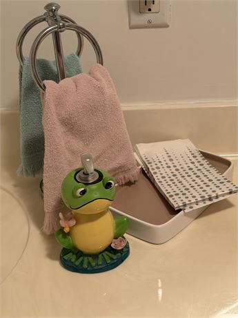Frog Soap Dispenser & Hand Towels