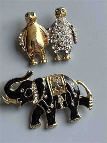 Black enamel and penguin brooch lot