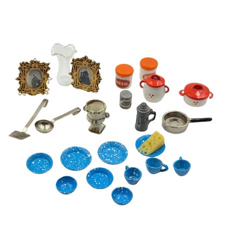 Lot of Dollhouse Miniatures