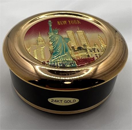 The art of choking New York City glass trinket box