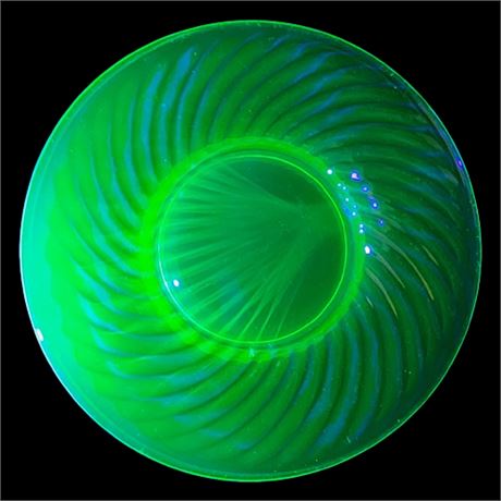 Vintage Imperial Glass Twisted Optic UV Reactive Green Glass Plate