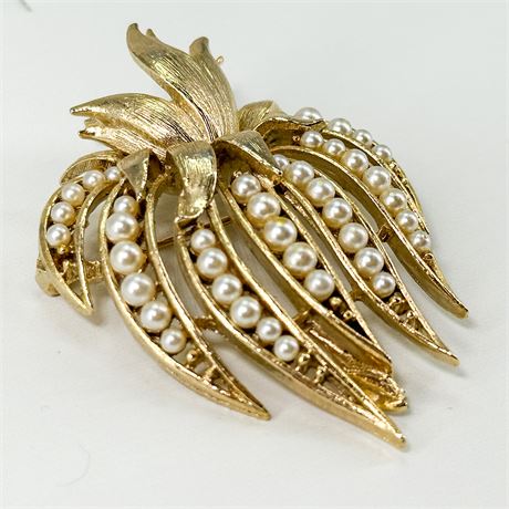 Vintage Lisner Gold-Tone Floral Brooch