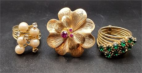 Lot of three rings gold tone size 5.5 7.75 7.5 colorful rhinestones