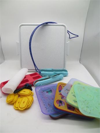 NEW VINTAGE TUPPERWARE SQUARE CAKE CARRIER, MICKEY MOUSE ICE POP MOLDS &