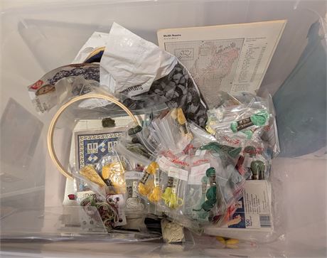 Lot Cross Stitch w/Storage Container