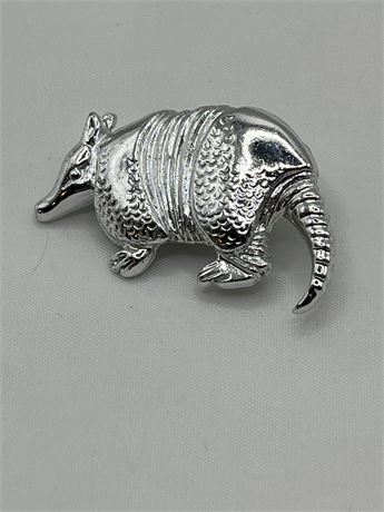 Texas armadillo pin back
